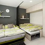 - Stela Premium *